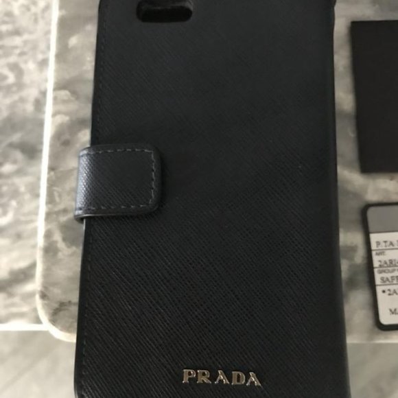 Authentic Prada iPhone 6/6S   leather case - book IN ORIGINAL BOX WITH CARD - Picture 3 of 5